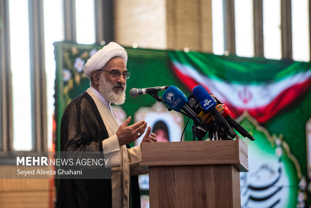 گرامیداشت شهدای جنگ و کودتای دی در تهران