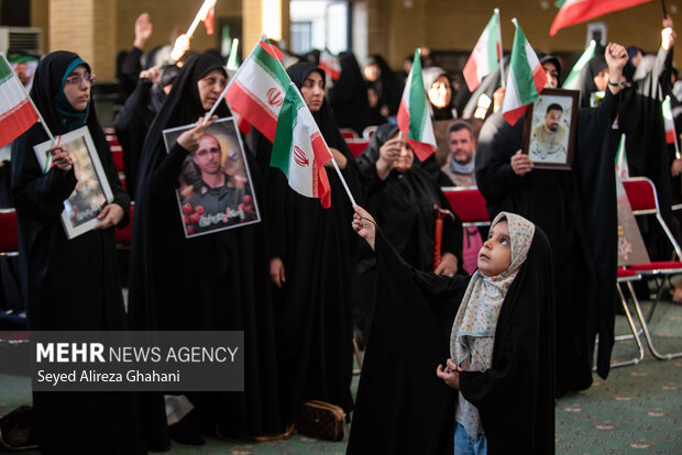 گرامیداشت شهدای جنگ و کودتای دی در تهران