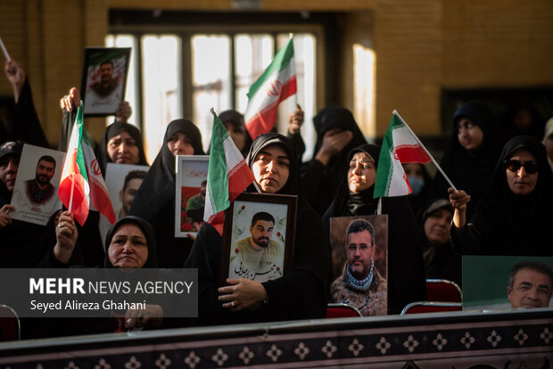 گرامیداشت شهدای جنگ و کودتای دی در تهران