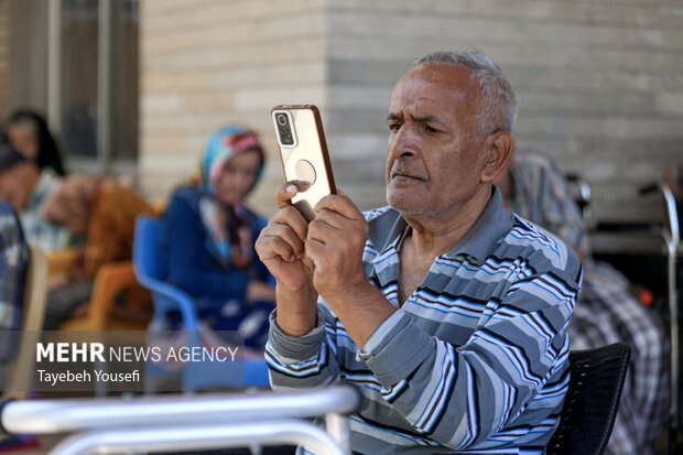 یک روز با سالمندان همدان