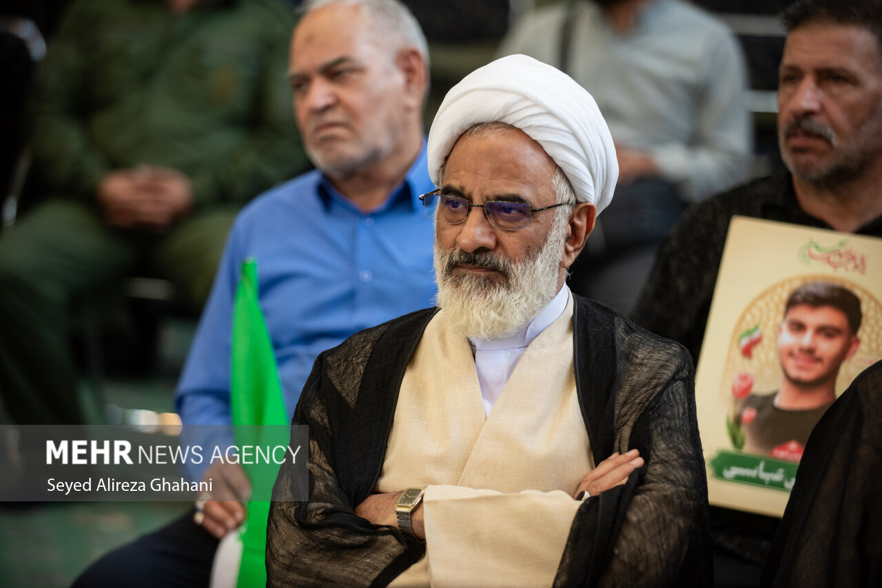 گرامیداشت شهدای جنگ و کودتای دی در تهران