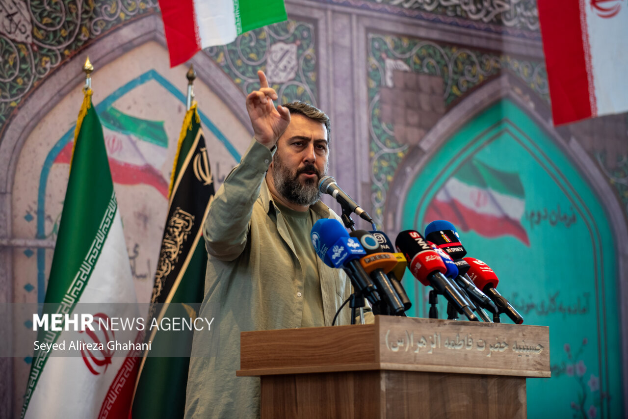 گرامیداشت شهدای جنگ و کودتای دی در تهران گرامیداشت شهدای جنگ و کودتای دی در تهران