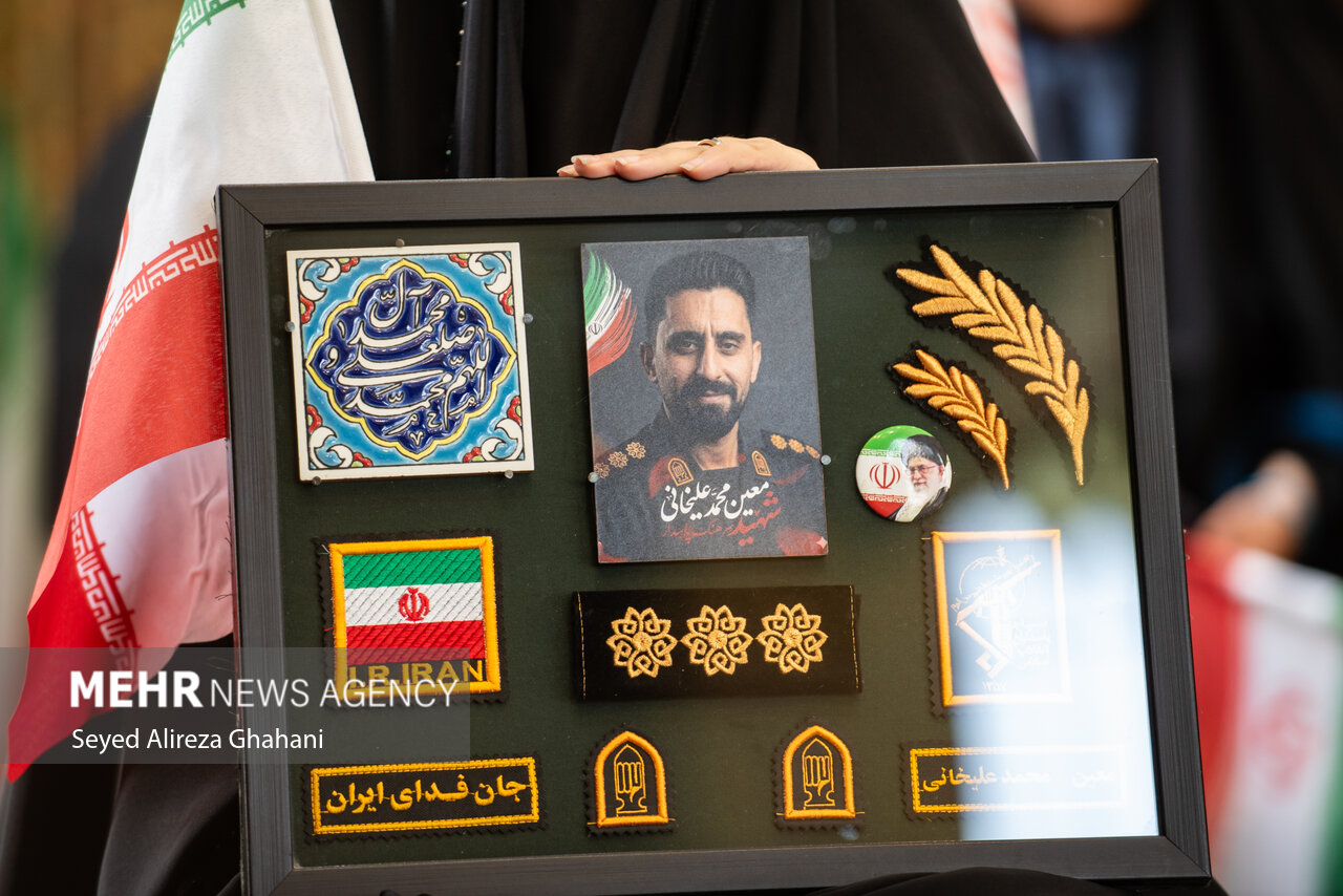 گرامیداشت شهدای جنگ و کودتای دی در تهران