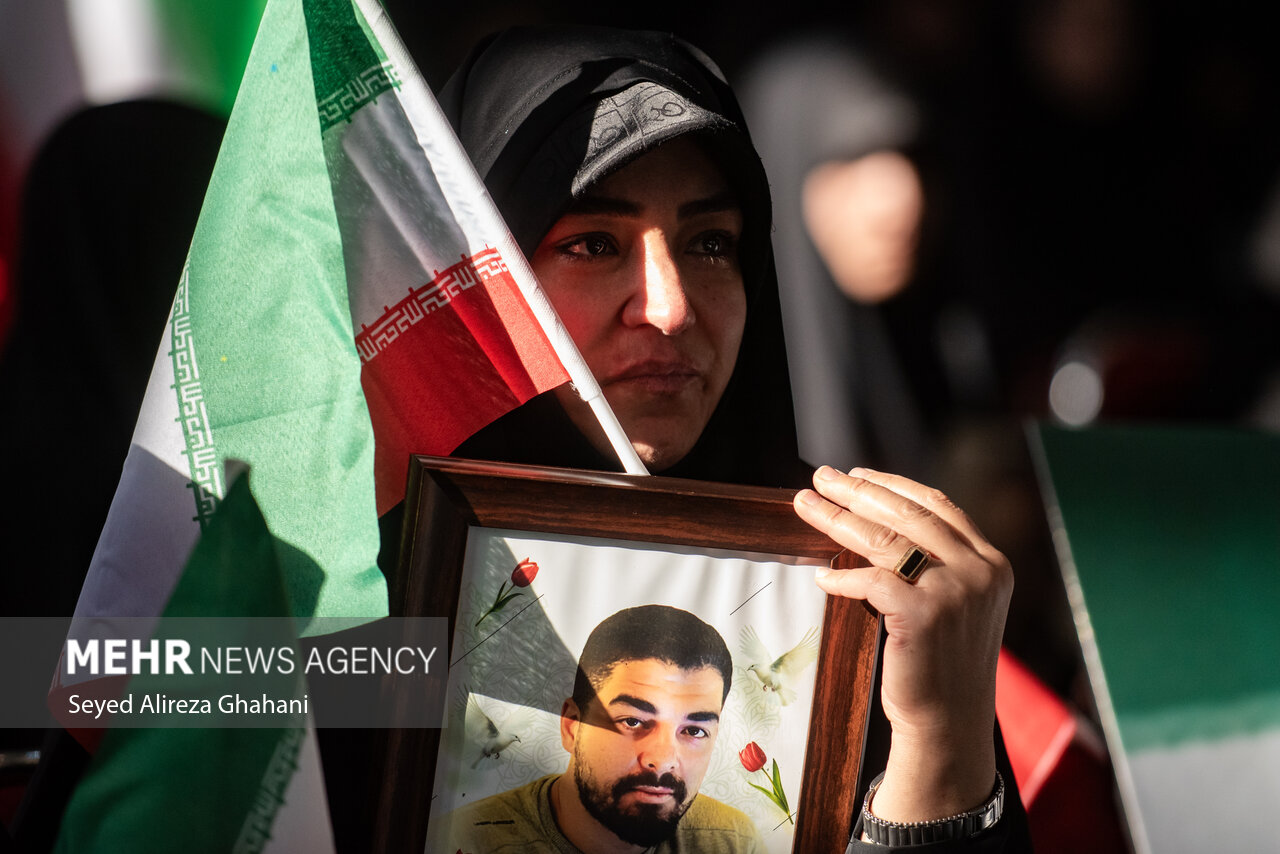 گرامیداشت شهدای جنگ و کودتای دی در تهران