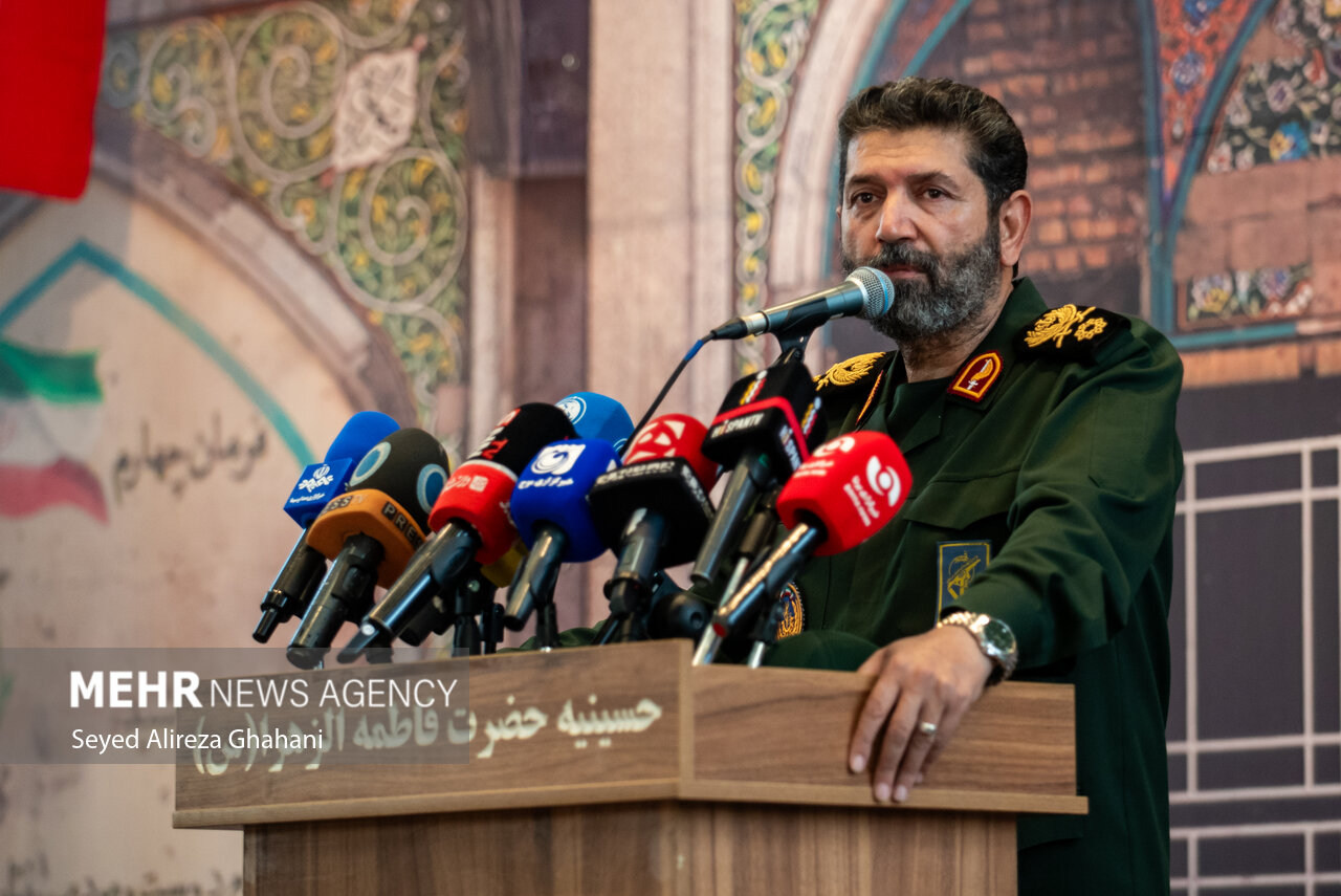 گرامیداشت شهدای جنگ و کودتای دی در تهران