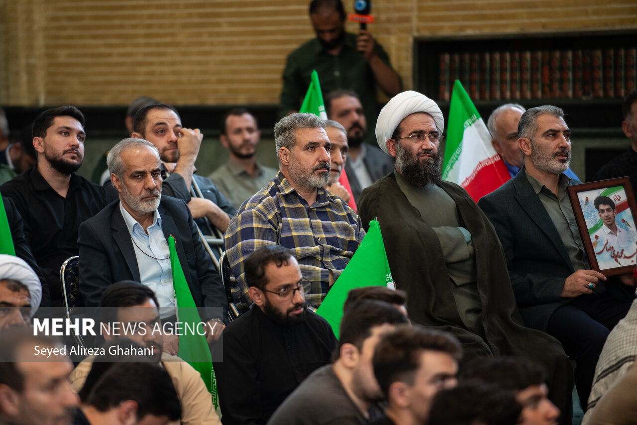 گرامیداشت شهدای جنگ و کودتای دی در تهران