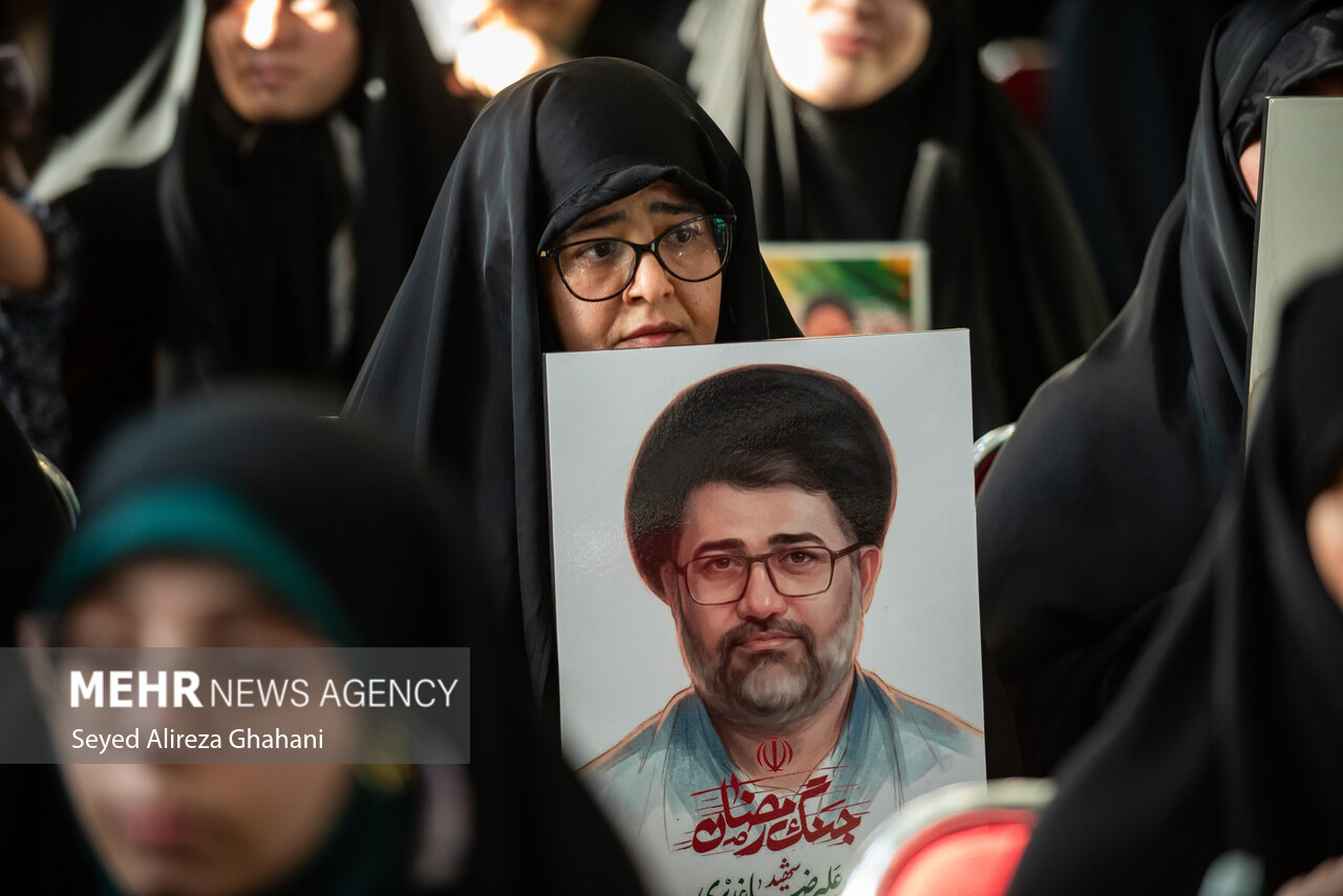 گرامیداشت شهدای جنگ و کودتای دی در تهران