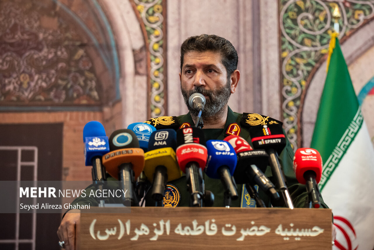 گرامیداشت شهدای جنگ و کودتای دی در تهران
