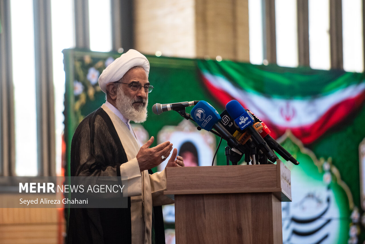 گرامیداشت شهدای جنگ و کودتای دی در تهران گرامیداشت شهدای جنگ و کودتای دی در تهران