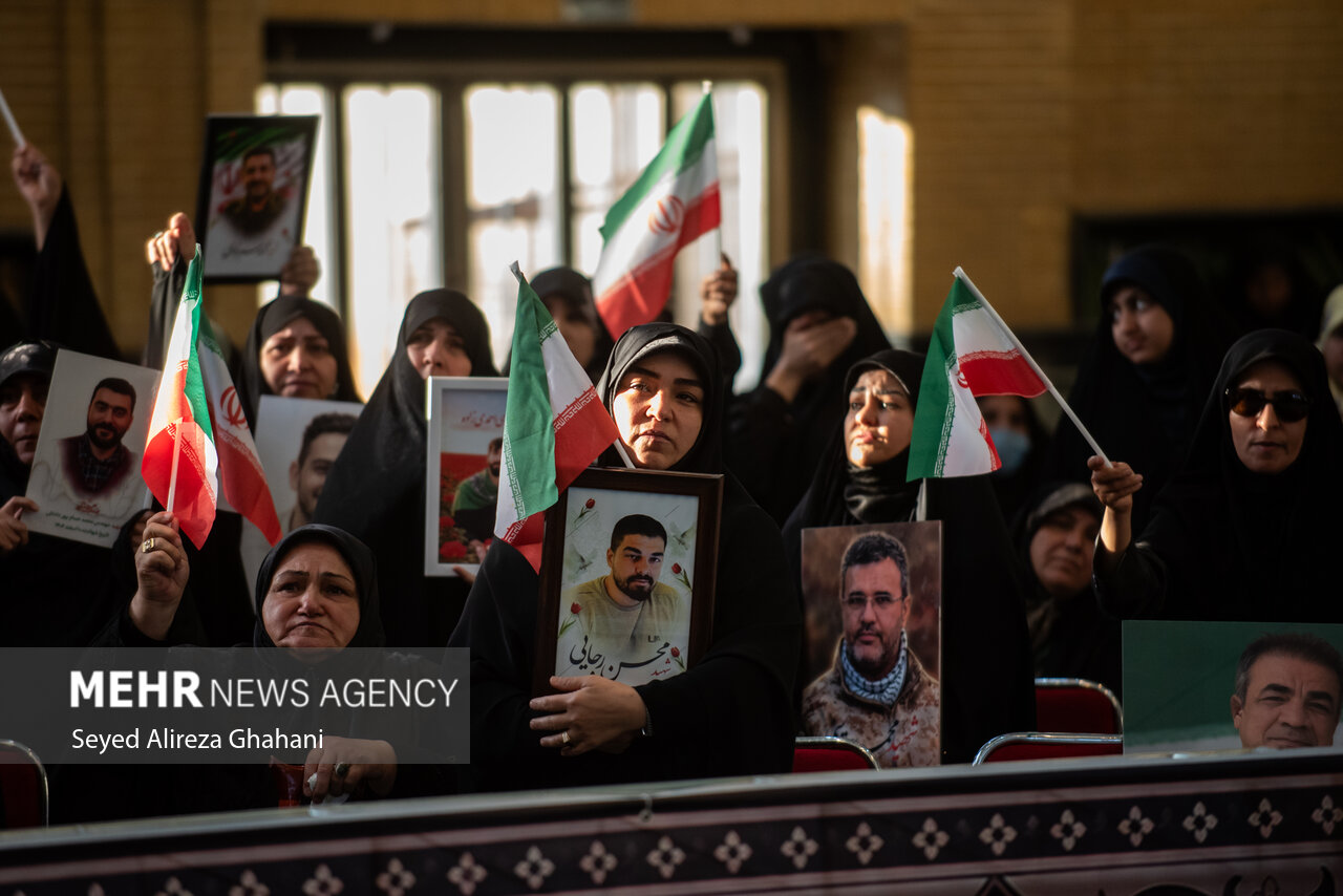 گرامیداشت شهدای جنگ و کودتای دی در تهران