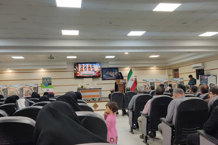 کتاب «پامچال ها نمی میرند» در لنگرود رونمایی شد