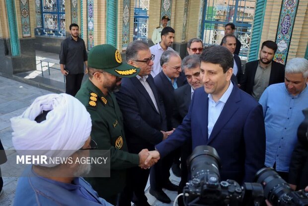 وزیر ارتباطات وارد سمنان شد؛ توسعه زیرساخت‌های ارتباطی روی میز بررسی