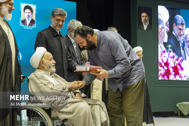 سی و سومین اجلاس سراسری نماز در مشهد