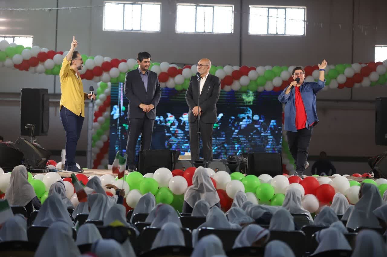 جشن ماه مهر با حضور هنرمندان شبکه پویا در یزد برگزار شد جشن ماه مهر با حضور هنرمندان شبکه پویا در یزد برگزار شد