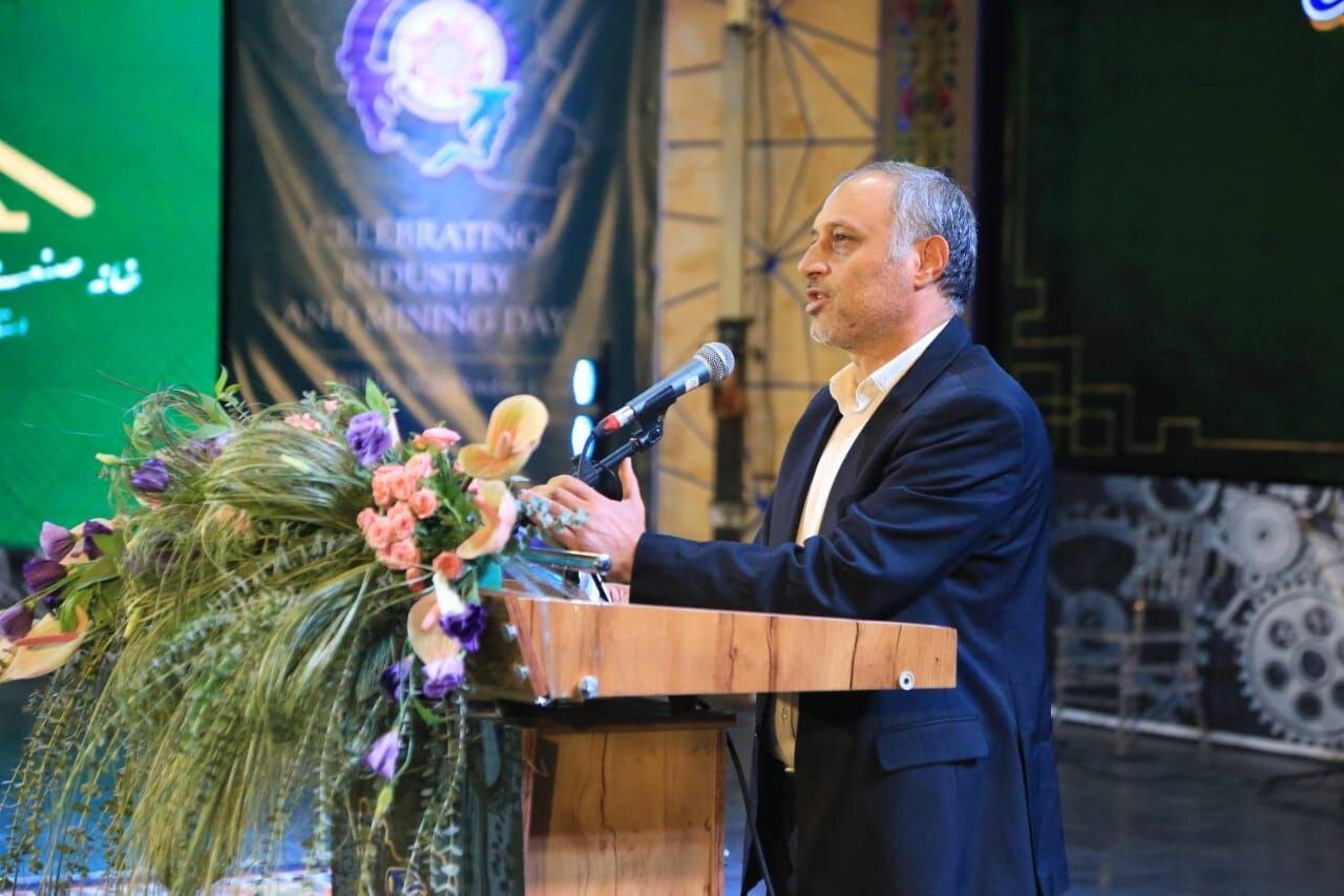 گزارش تحلیلی: پرنیان: آذربایجان نماد همت، ایستادگی و تولید است | مهر - کد 1cdd