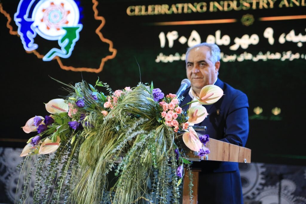 سرمست: تعطیلی کارخانه و بیکاری کارگران خط قرمز آذربایجان‌شرقی است