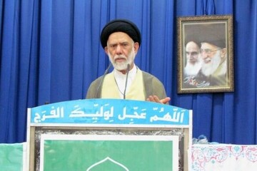 امام جمعه دیر: نخبگان سرمایه جامعه هستند