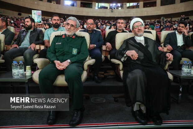 مراسم بزرگداشت دومین سالگرد فرماندهان شهید <a href='https://sayeb.ir/tag/%d8%ac%d8%a8%d9%87%d9%87-%d9%85%d9%82%d8%a7%d9%88%d9%85%d8%aa'></div>جبهه مقاومت</a>