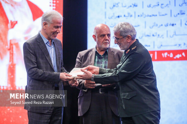 مراسم بزرگداشت دومین سالگرد فرماندهان شهید <a href='https://sayeb.ir/tag/%d8%ac%d8%a8%d9%87%d9%87-%d9%85%d9%82%d8%a7%d9%88%d9%85%d8%aa'></div>جبهه مقاومت</a>