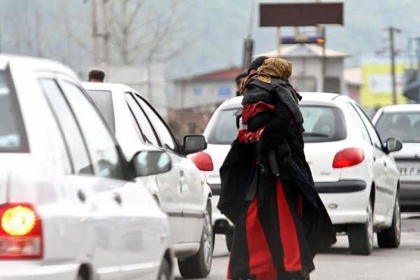 سرقفلی معابر کرمان برای متکدیان؛ گلایه مردم و لزوم جمع آوری آنها