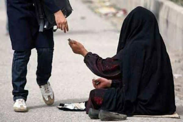 سرقفلی معابر <a href='https://sayeb.ir/tag/%da%a9%d8%b1%d9%85%d8%a7%d9%86'></div></div>کرمان</a> برای متکدیان؛ گلایه مردم و لزوم جمع آوری آنها