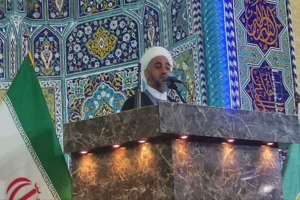 امام جمعه بم: دشمن با ابزار رسانه‌ای به دنبال فریب نسل جوان است