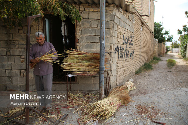 جاروبافی در روستای ملاحسن