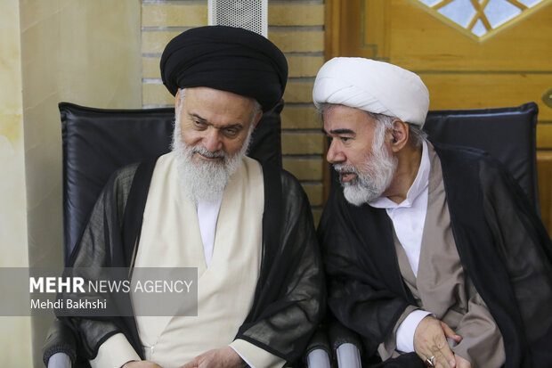 مراسم دومین سالگرد <a href='https://sayeb.ir/tag/%d8%b4%d9%87%d8%a7%d8%af%d8%aa-%d8%b3%db%8c%d8%af-%d8%ad%d8%b3%d9%86-%d9%86%d8%b5%d8%b1%d8%a7%d9%84%d9%84%d9%87'></div>شهادت سید حسن نصرالله</a> در <a href='https://sayeb.ir/tag/%d9%82%d9%85'>قم</a>
