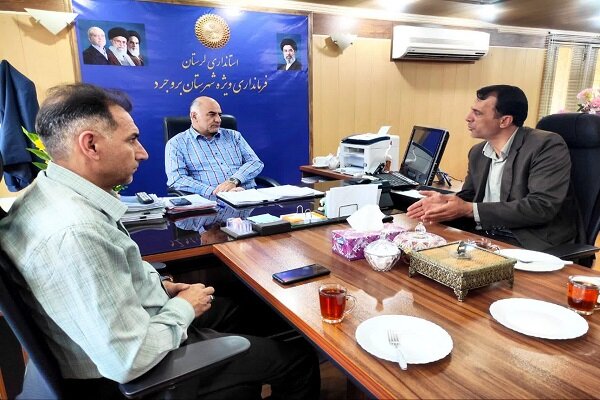 تأکید فرماندار بروجرد بر حمایت از تیم فوتبال «وحدت» تأکید فرماندار بروجرد بر حمایت از تیم فوتبال «وحدت»
