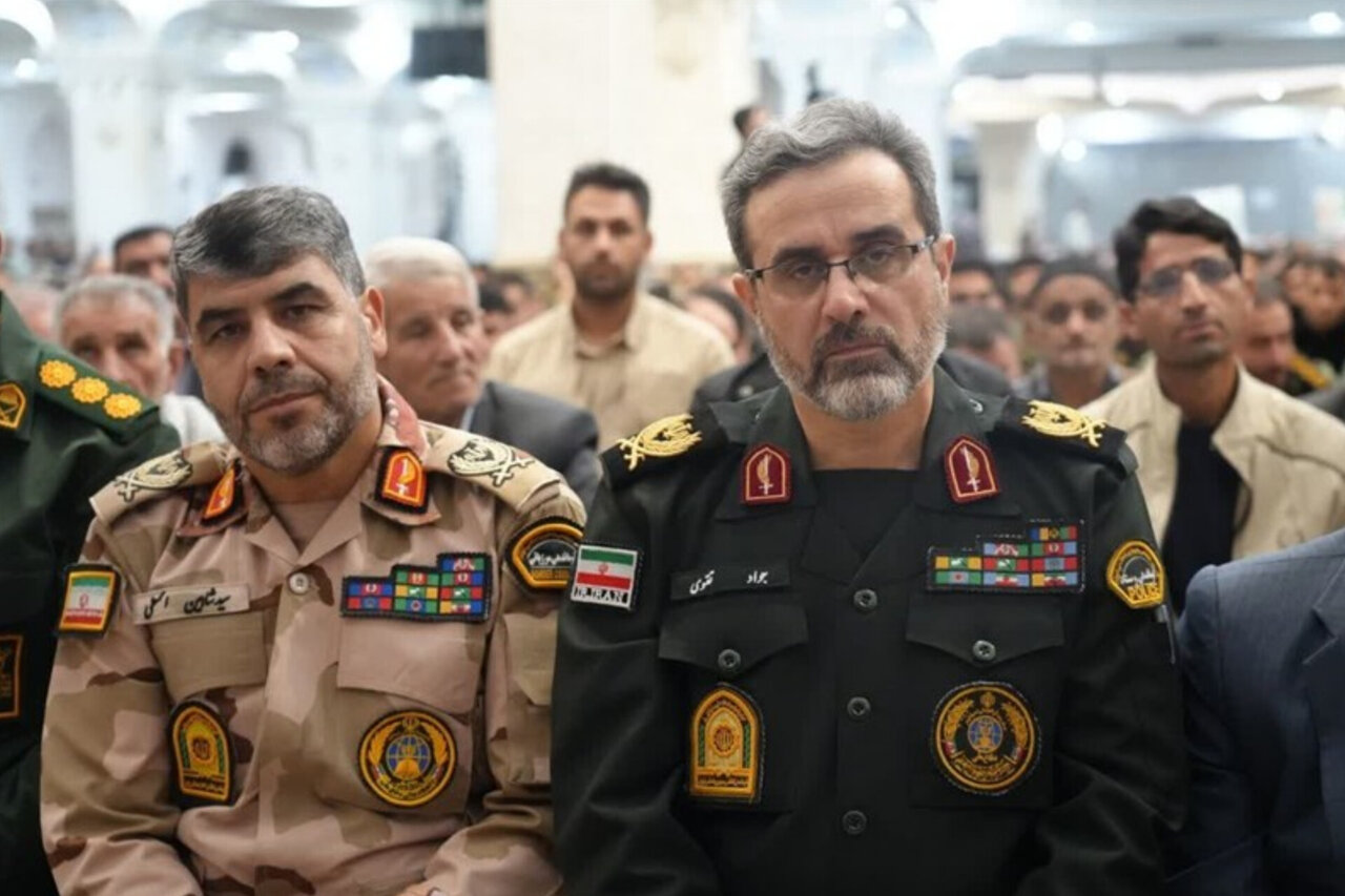 بررسی جامع: برخورد با خائنان وطن‌فروش همچون سربازان دشمن خواهد بود | مهر - کد bf74