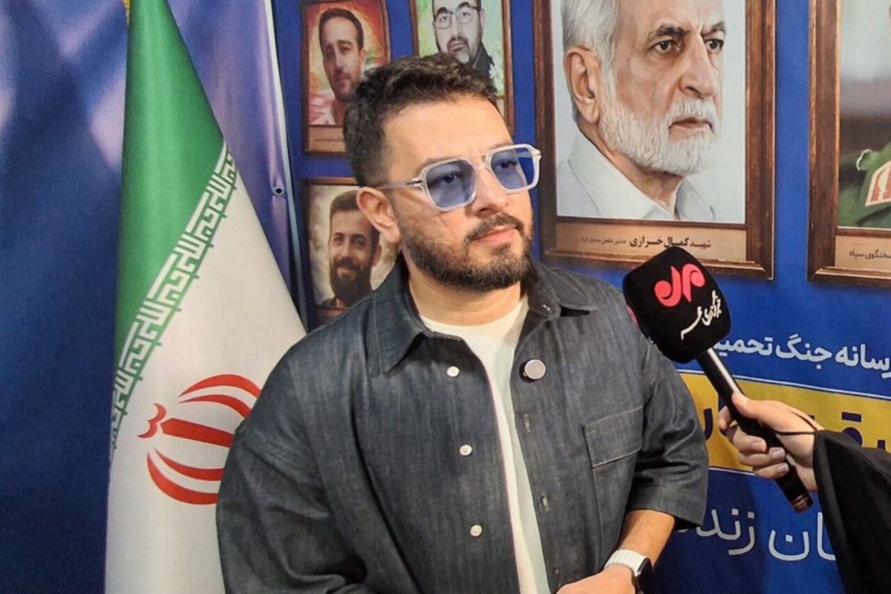 بررسی جامع: حقیقی: حضور مردم در میدان‌ های کشور را با زبان هنر روایت کردم | مهر - کد f135