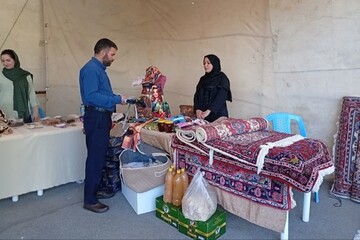 نمایشگاه صنایع‌دستی درگزین همزمان با هفته گردشگری برپا شد