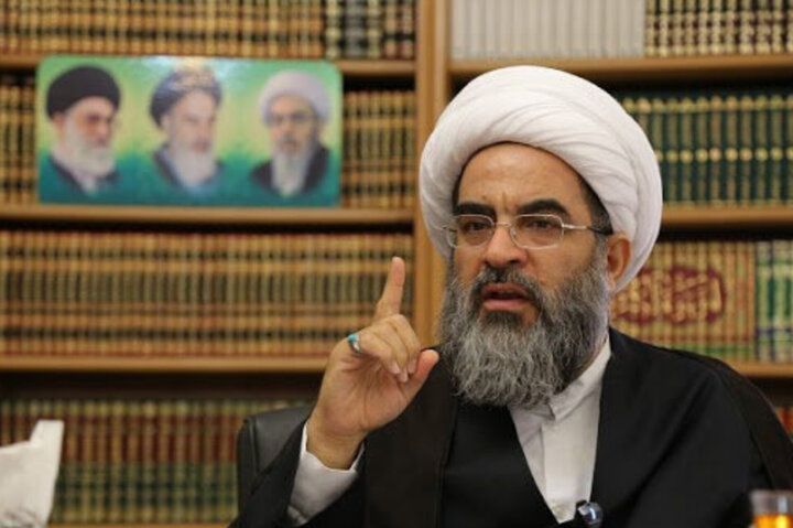 فاضل لنكراني: حظر الحجاب في أذربيجان يتعارض مع الحكم الصريح للقرآن الكريم