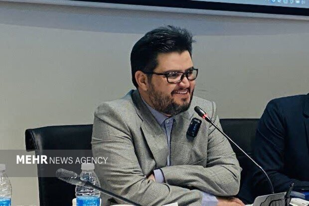 دست کشاورزان بافت در پوست <a href='https://sayeb.ir/tag/%da%af%d8%b1%d8%af%d9%88'></div></div></div>گردو</a>؛ کرم خراط باغ ها را آلوده کرد