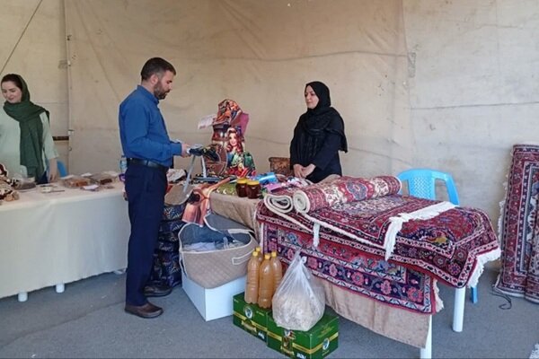 نمایشگاه صنایع‌دستی درگزین همزمان با هفته گردشگری برپا شد