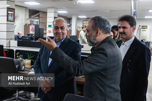 بازدید هوشنگ بازوند، مدیرعامل شرکت ساخت و توسعه زیربناهای حمل‌ونقل کشور از خبرگزاری مهر
