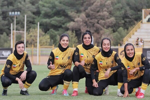 پرسپولیس و سپاهان در کورس صدر؛ بازیهای سخت از راه رسیدند