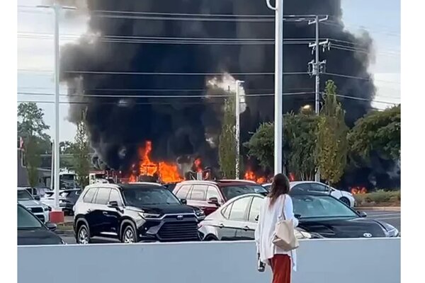 حریق گسترده در شرکت بازیافت نفت در کارولینای جنوبی آمریکا+ فیلم حریق گسترده در شرکت بازیافت نفت در کارولینای جنوبی آمریکا+ فیلم