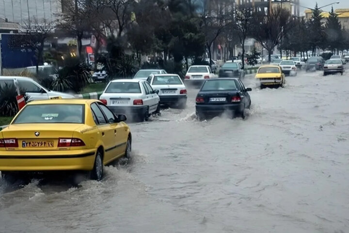 آبگرفتگی معابر کرج در پی بارش شدید باران آبگرفتگی معابر کرج در پی بارش شدید باران