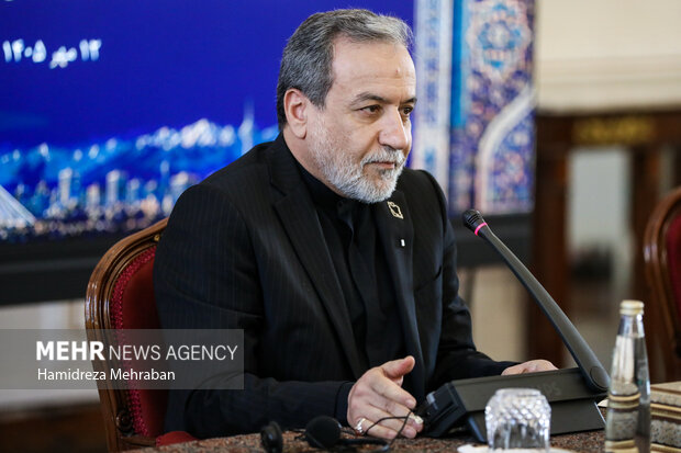 نشست وزیر امور خارجه کشورمان با سفرا و روسای نمایندگی‌های سیاسی در ایران