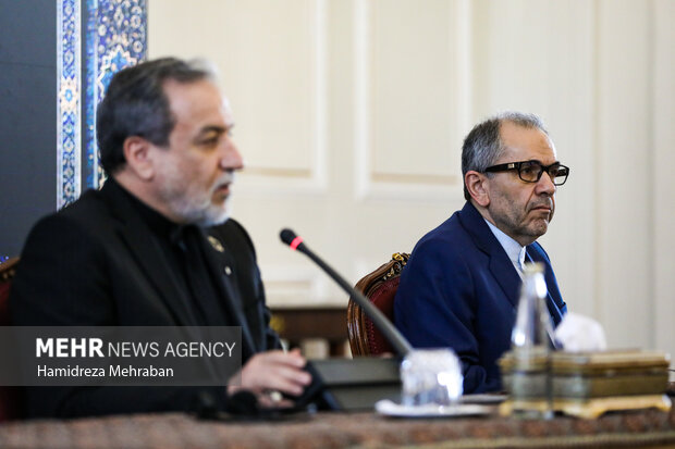 نشست وزیر امور خارجه کشورمان با سفرا و روسای نمایندگی‌های سیاسی در ایران