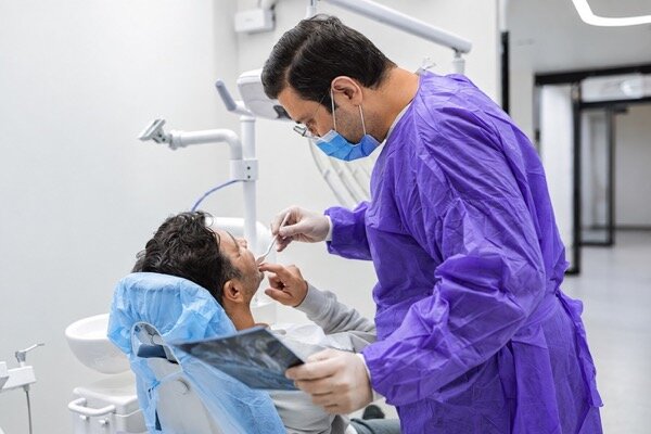 چرا هزینه نهایی ایمپلنت با قیمت اولیه تفاوت دارد؟