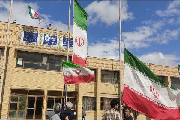 آئین اهتزاز پرچم ایران در دانشگاه شیروان