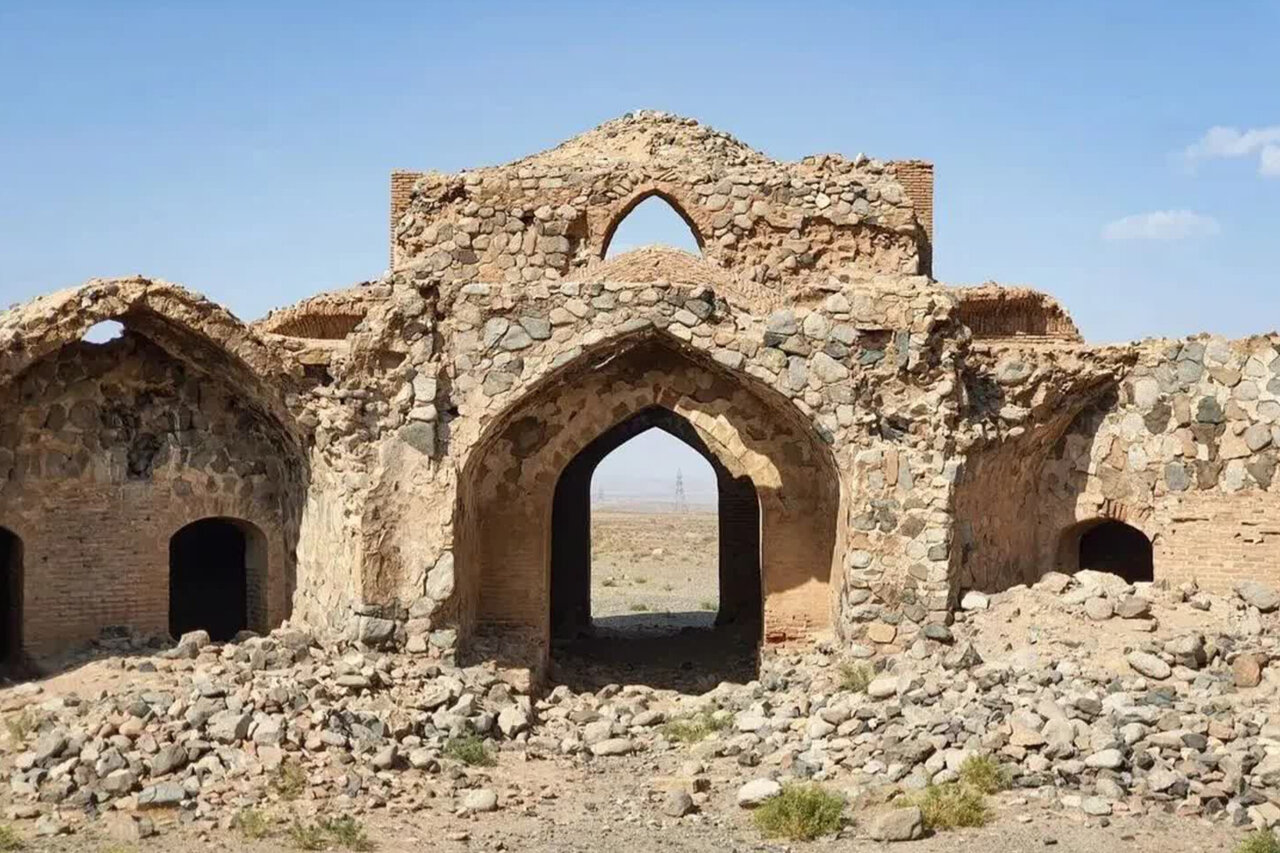سند مالکیت کاروانسرای «دهزیره» به نام میراثفرهنگی کاشان صادر شد