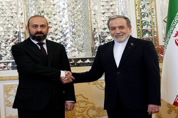 Erakçi, Ermenistan Dışişleri Bakanı Mirzoyan ile görüştü