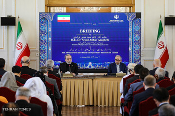 FM Araghchi meets foreign diplomats in Tehran