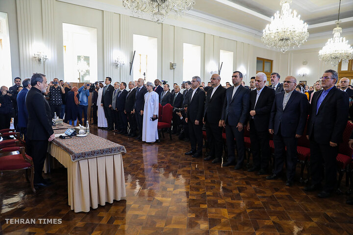 FM Araghchi meets foreign diplomats in Tehran