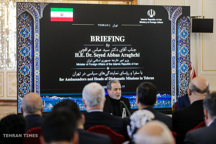 FM Araghchi meets foreign diplomats in Tehran