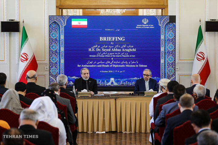 FM Araghchi meets foreign diplomats in Tehran