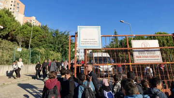15 yaşındaki kız öğrenci, okula poşetle soktuğu bıçakla 8 öğrenciyi yaraladı, üçünün durumu ağır!